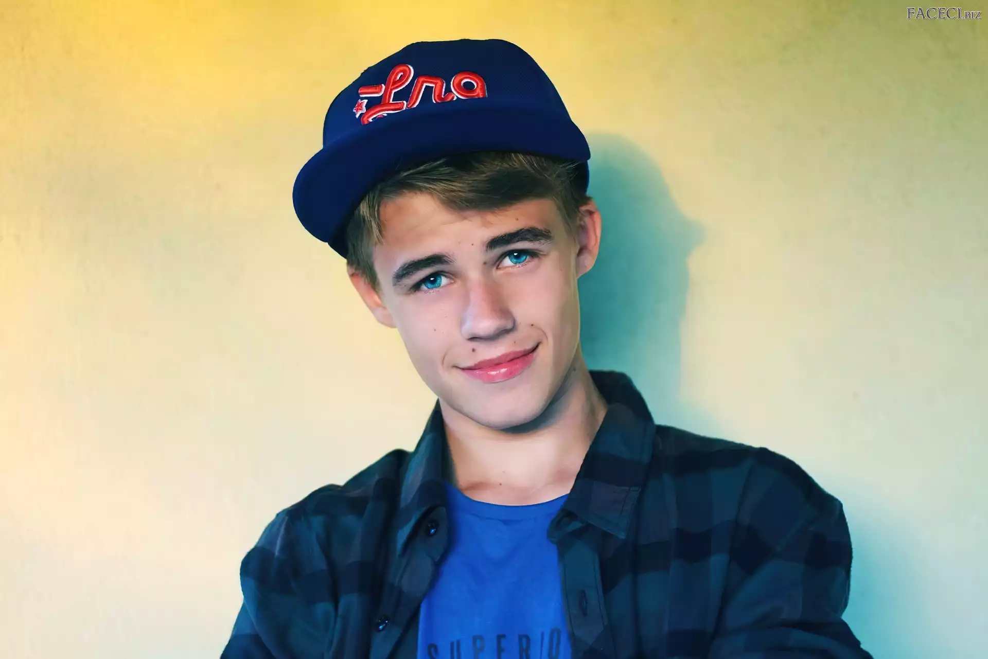 Czapka, Chłopak, Uśmiech